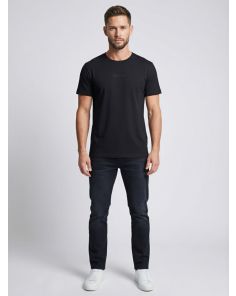 Oulusa Black Signature T-Shirt-Front small 3D Logo